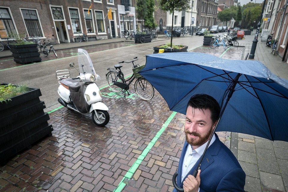Wethouder Robert Berkhout op de nog net niet autovrije Nieuwe Groenmarkt.