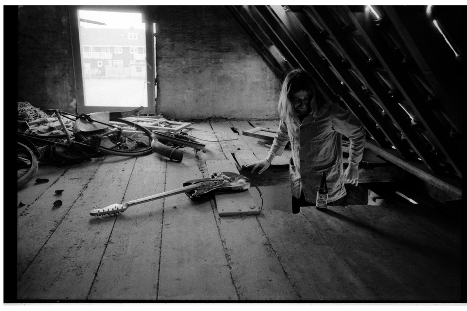 Begin jaren ’70, Arti op zolder ’oefenboerderij’ van de band Kraaijeveld, aan Bankenlaan in Beverwijk.