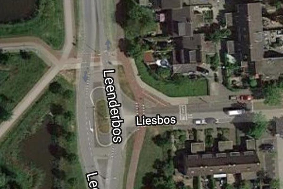Het kruispunt van Leenderbos met Liesbos en Texelpad in Hoofddorp.