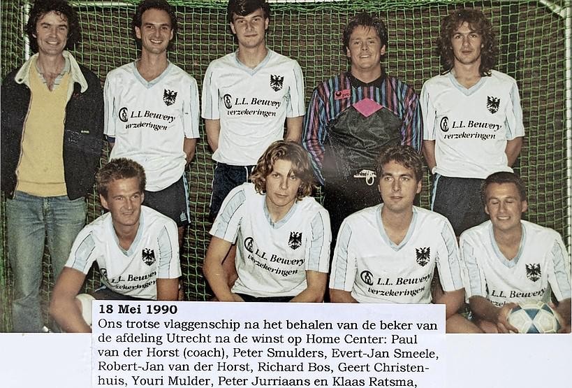 Het team van 1990, met Youri Mulder én Paul van der Horst.