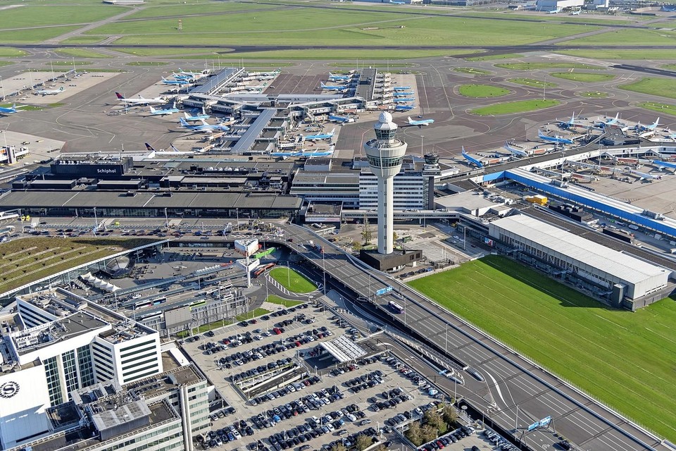In de terminal en het hoofdkantoor van Schiphol staat de thermostaat sinds half maart een graad lager.