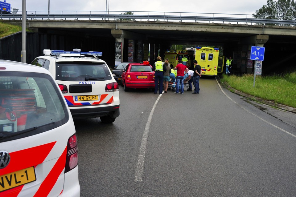 Drie gewonden bij frontale aanrijding op de Schipholweg/
Foto: Eric van Lieshout