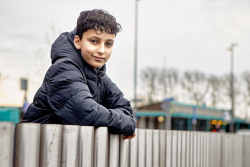 De dertienjarige Zyad heeft met zijn rap over steekwapens de campagne You Choose gewonnen.