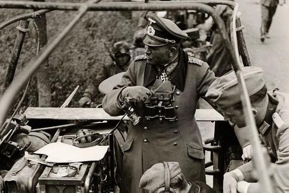 Frankrijk, juni 1940: de Duitse tankgeneraal Heinz Guderian in commandowagen.
