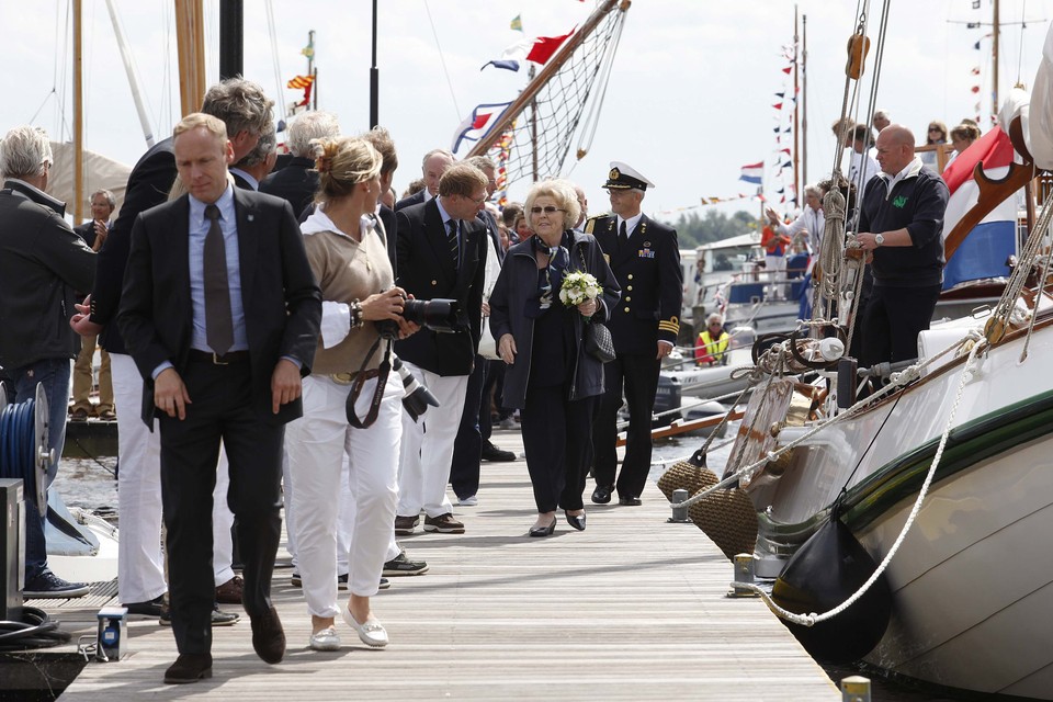 Koningin geeft winderig eeuwfeest KWVL glans in Loosdrecht. Foto:Ton Kastermans Fotografie