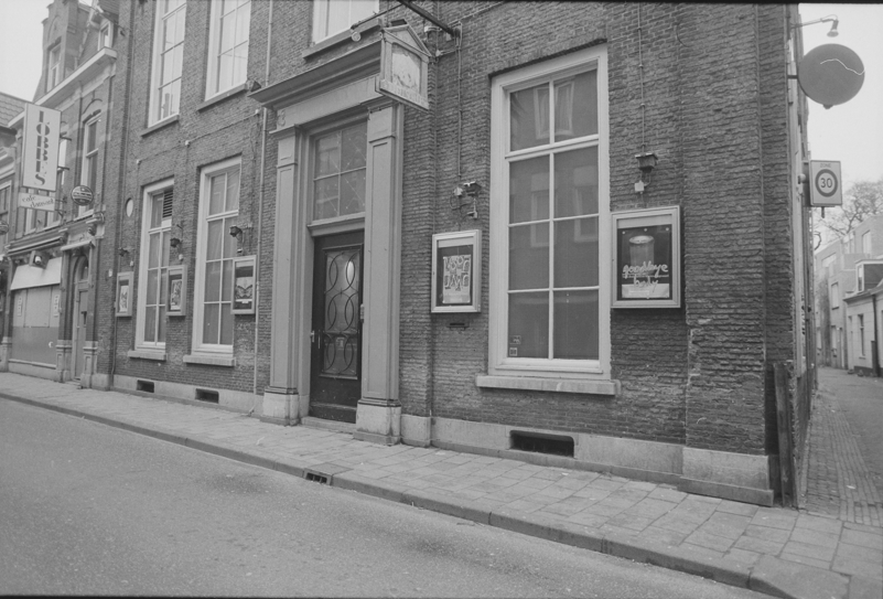 De Toneelschuur aan de Smedestraat in 1996.