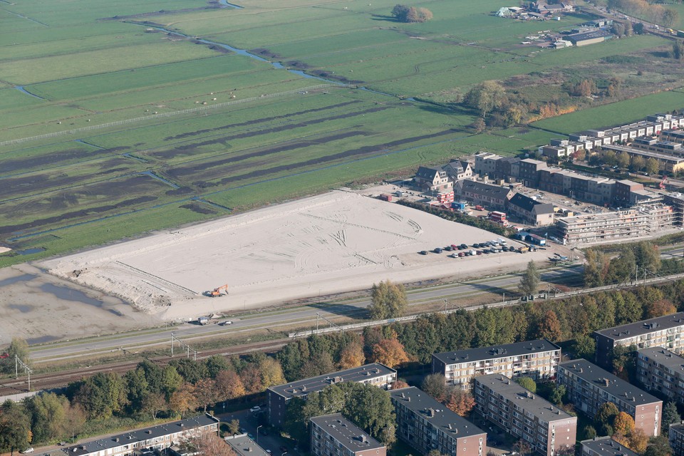 De bouw in Leeuwenveld in Weesp is al verder gevorderd dan op deze archieffoto.