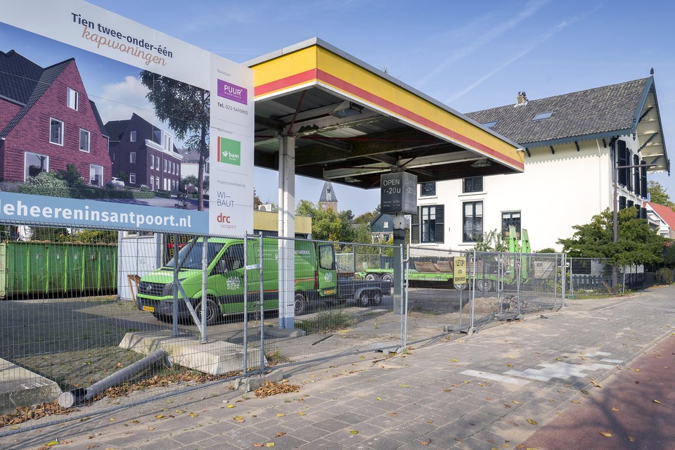Sloop benzinestation aan de Hoofdstraat.