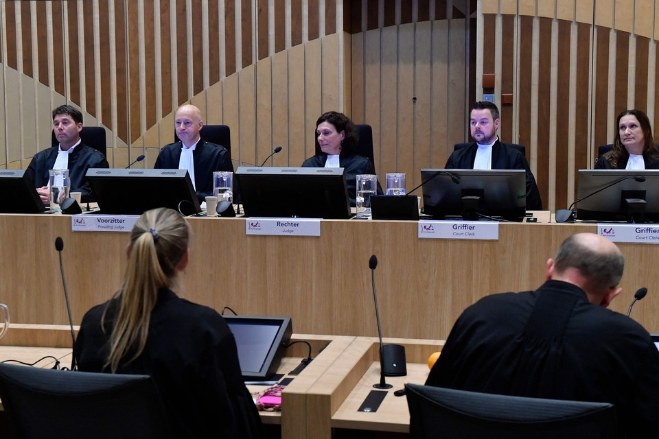 De rechtbank, met tweede van links president Steenhuis, die vonniste over de MH17-verdachten.