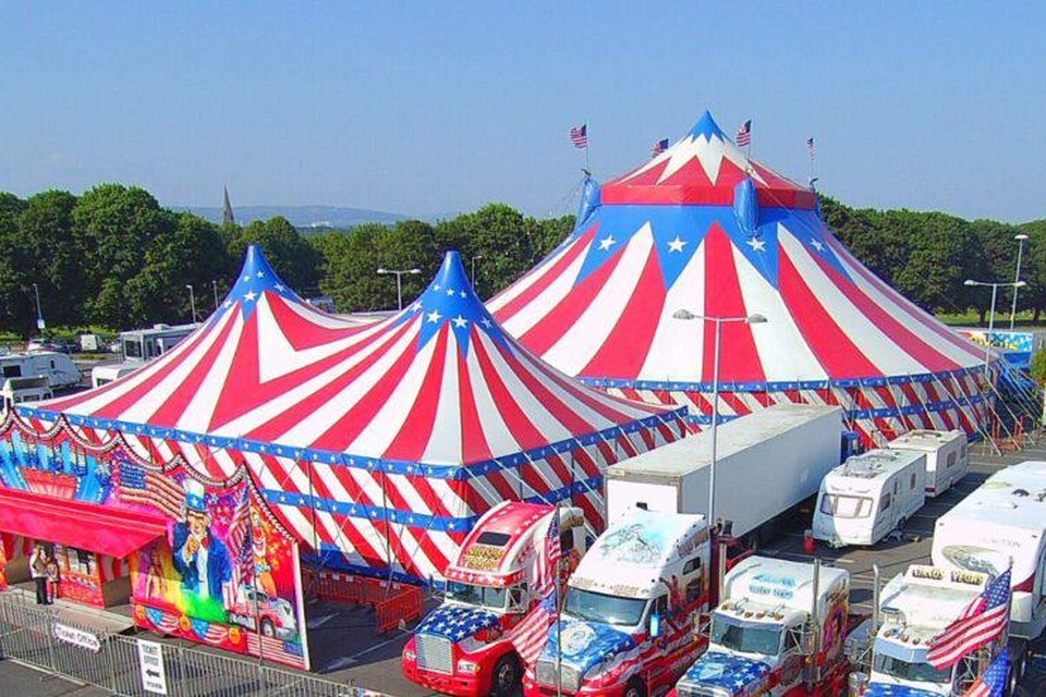 Artiesten van het Great Christmas Circus zijn van 17 december tot en met 8 januari te bewonderen in een theatertent op het terrein van De Bazaar in Beverwijk.
