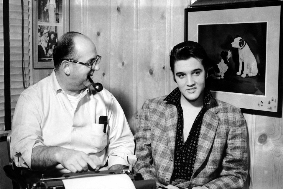 Magager Colonel Tom Parker en Elvis Presley in 1956.