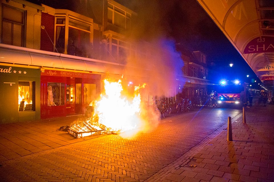 Drie brandjes in Generaal Cronjéstraat Haarlem. Foto Michel van Bergen