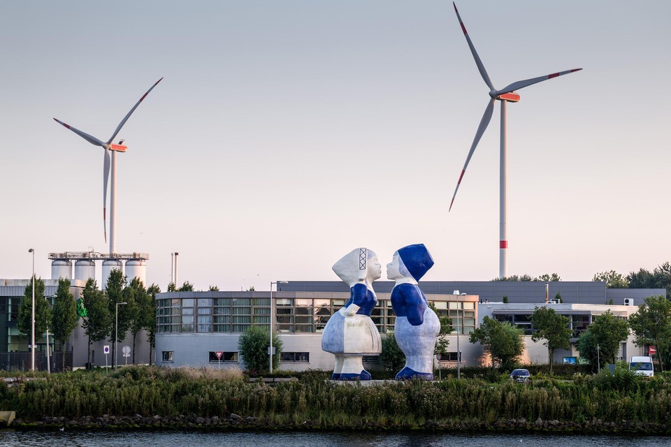Windmolens in het westelijk havengebied van Amsterdam.