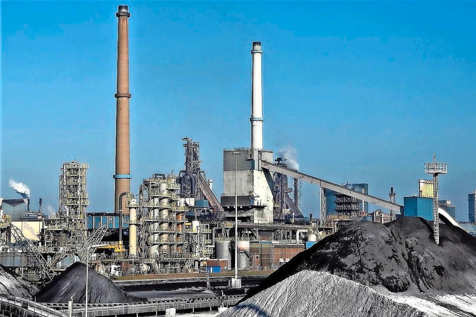 Kooksfabriek 2, de grootste vervuiler op het terrein van Tata Steel.