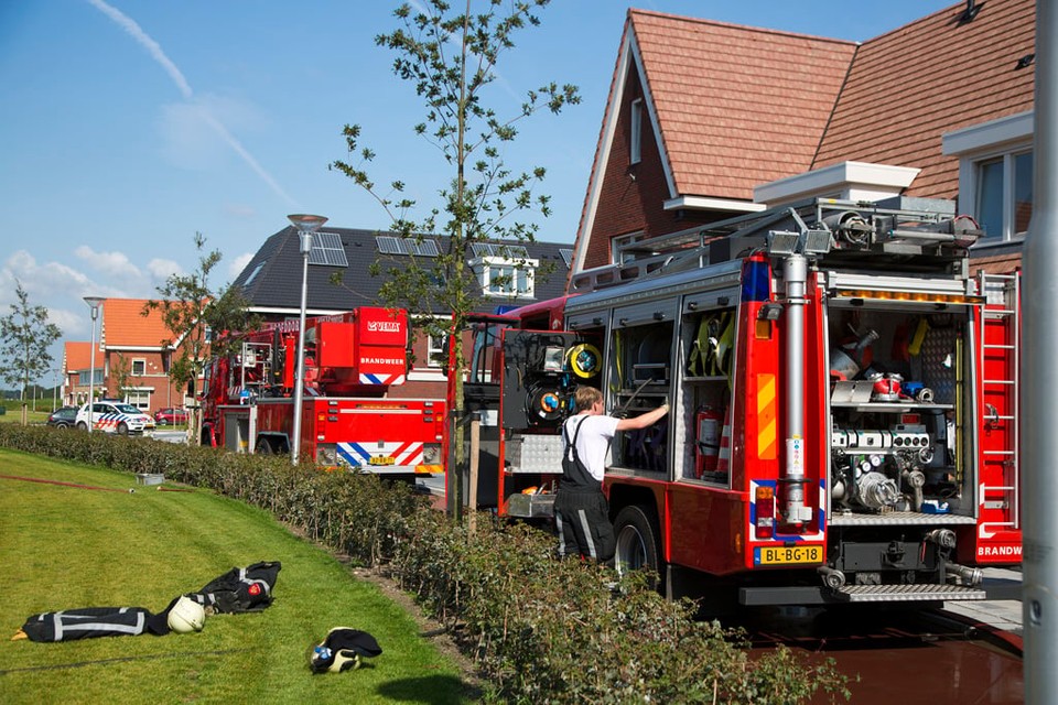 Brand in keuken woning Hillegom veroorzaakt veel schade. Foto Michel van Bergen