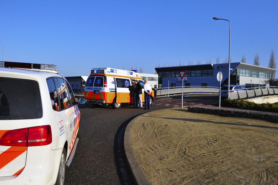 Scooterrijder gewond na aanrijding in Lijnden. Foto Eric van Lieshout