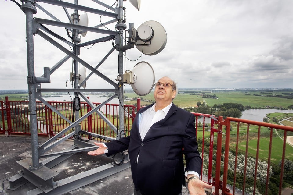 Na vijftig jaar is het voor Herman Joosten weer thuiskomen op het bovenste balkon van de PTT-toren.