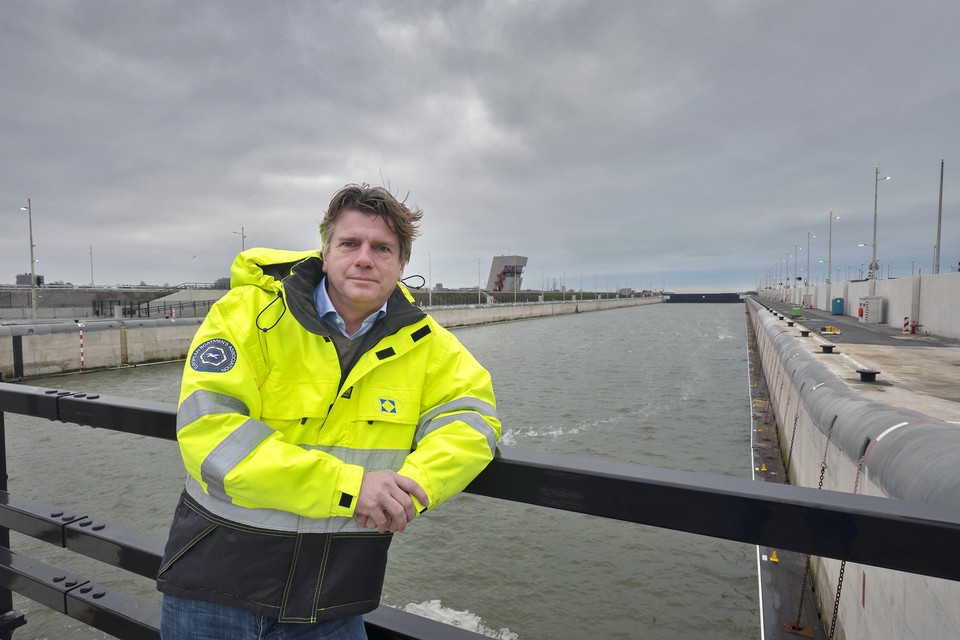 Mark Emmelot van de Vletterlieden bij de nieuwe Zeesluis IJmuiden.