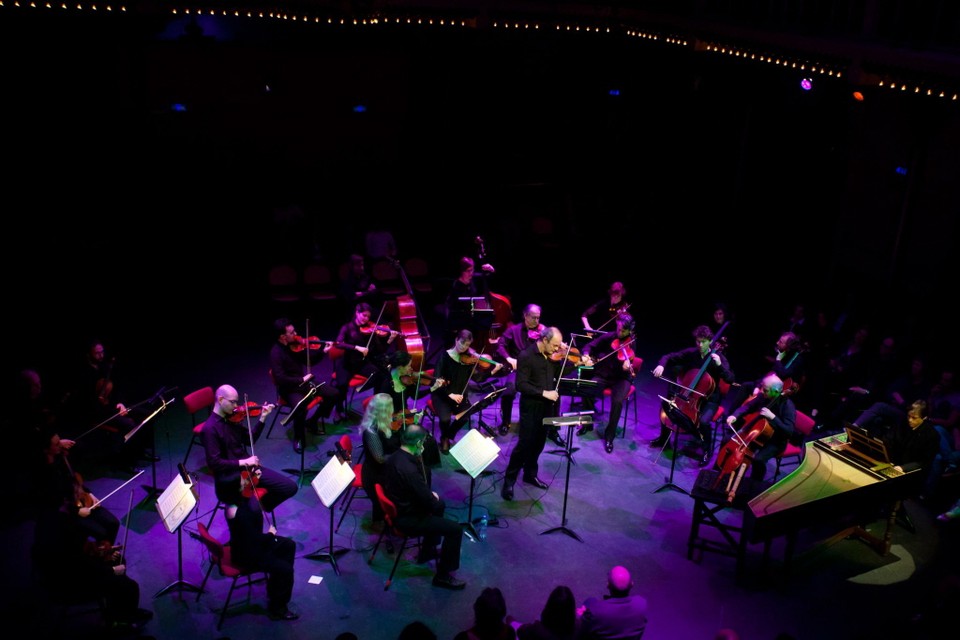 Het Nederlands Kamerorkest speelt in Paradiso. Foto Ronald Knapp