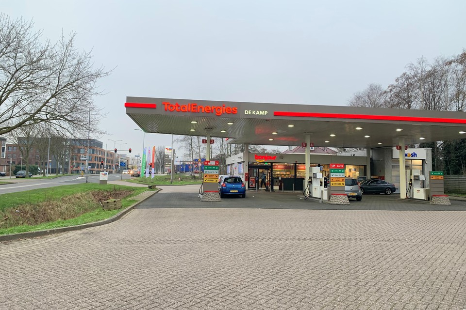 Het tankstation aan de Kamp in Velserbroek.