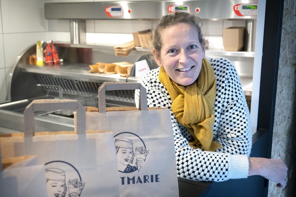 Marieke Diepeveen opent zaterdag op het Brouwersplein haar snackbar FrietMarie.