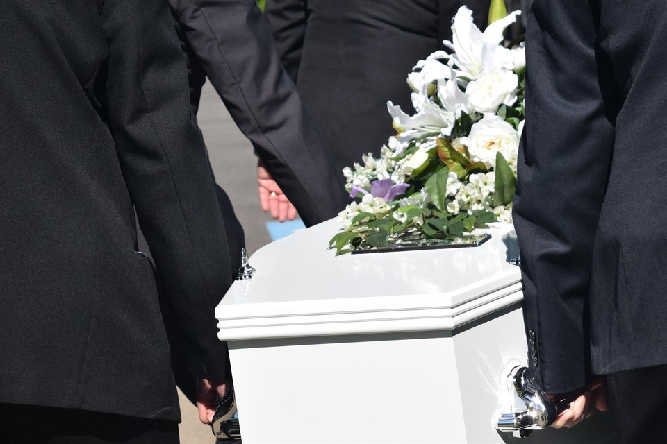 De kosten van een begrafenisverzekering lopen behoorlijk uiteen, blijkt uit onderzoek van Uitvaartverzekeringwijzer.net.