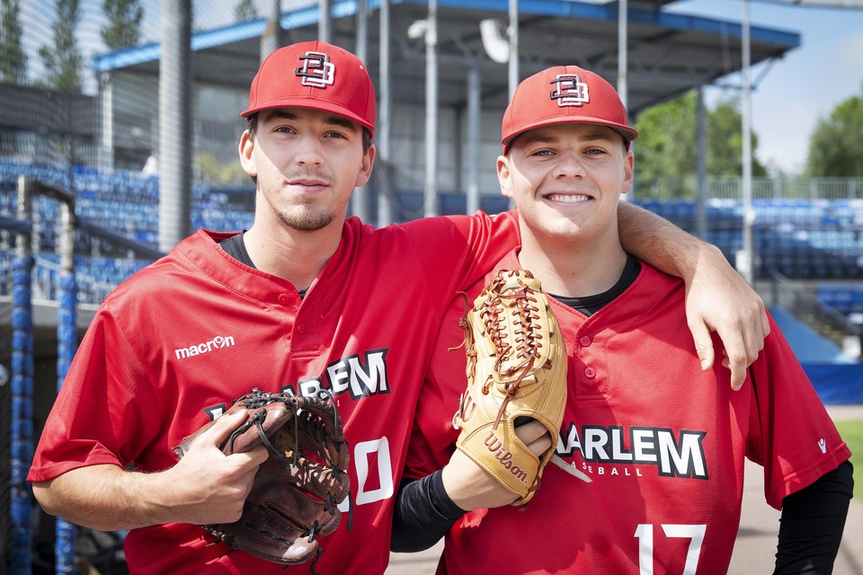 Jesse Velders en Rick Rizvic (rechts) combineren na de zomervakantie honkbal en studie in de Verenigde Staten.