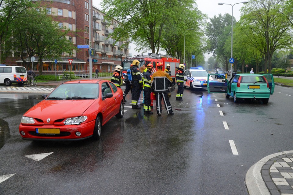 Aanrijding tussen personenauto's op kruising in Heemskerk/
Foto: Mizzle Media / Niels Folkers