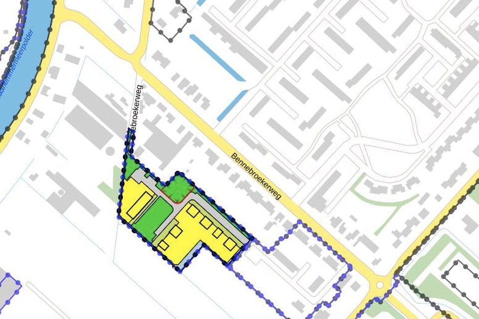 De locatie van het bouwplan achter de Bennebroekerweg, onderin beeld de bestaande bebouwing aan de Meussweg.