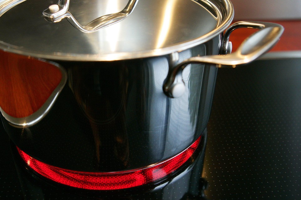 Koken gaat straks zonder aardgas elektrisch of via inductie.