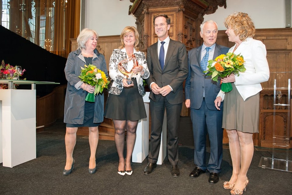 Op de foto v.l.n.r.: Mariëtte Doornekamp (voorzitter RvC), Henny Westland (CEO),minister president Mark Rutte, John Fentener van Vlissingen, Hacé Westland (voorzitter familiebestuur). foto westland kaas