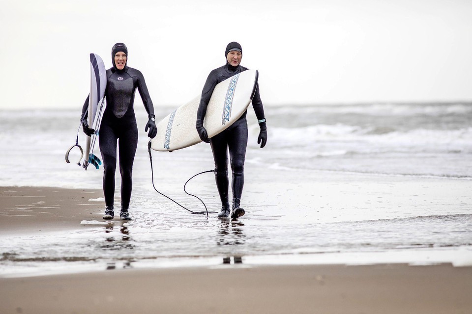 Mirjam Boxhoorn en haar surfmaatje Eelco van Beek.