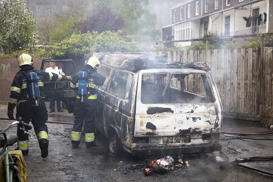 Brand in busje maakt einde aan vakantie Haarlemmer voor hij begonnen is. Foto Michel van Bergen