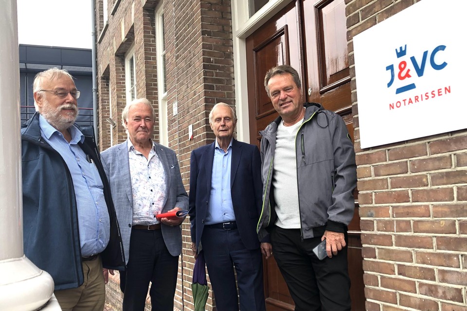 Het bestuur van de stichting IJmond IJzersterk bestaat uit (vlnr) Wim Moonen (penningmeester), Adrie Winkelaar (secretaris), Bertus Berghuis (adviseer en raadsman) en Luuk Klaassen (voorzitter).
