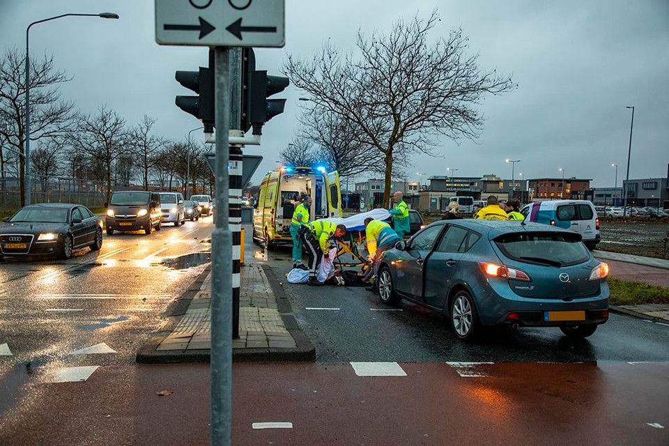 Haarlem - Een vrouw is vrijdagochtend gewond geraakt na een botsing