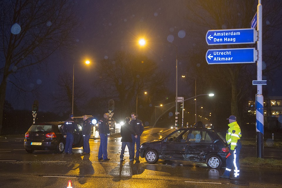 driebubbele aanrijding in Haarlem veroorzaakt materiële schade. Foto Michel van Bergen