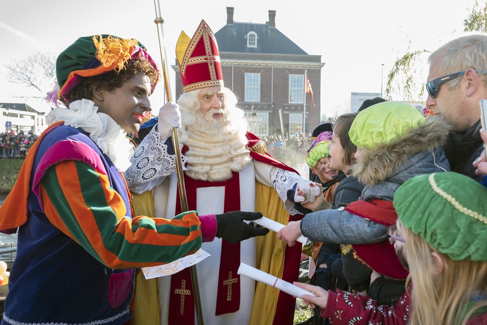 Sinterklaas arrives at Hoofddorp.