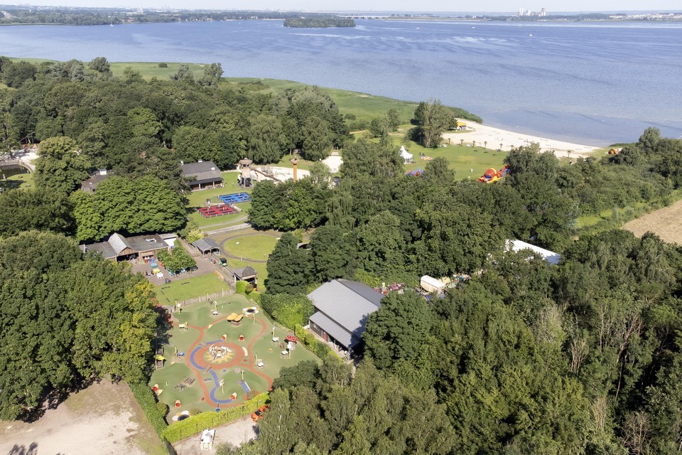 Speelpark Oud Valkeveen aan de kust van het Gooimeer.