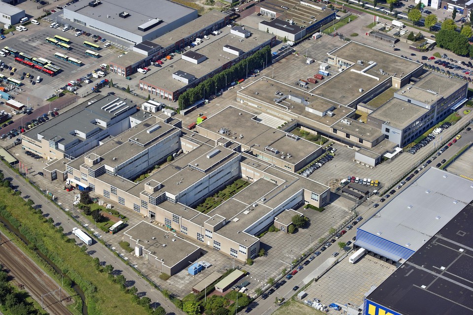 Het enorme complex van Joh. Enschedé naast de Ikea.