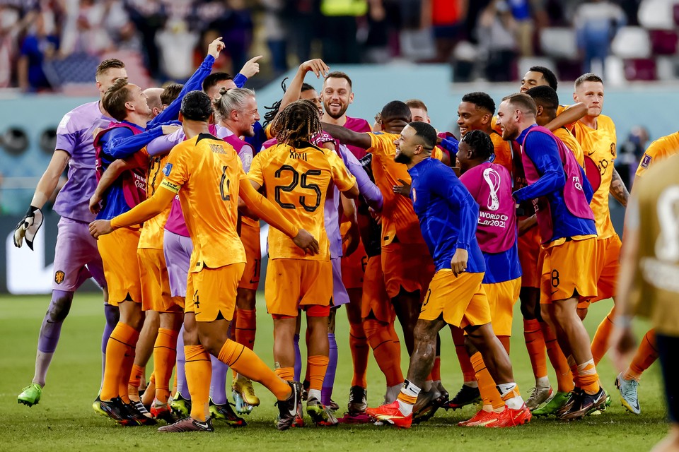 De spelers van Nederland vieren de overwinning tegen de Verenigde Staten (3 december 2022).