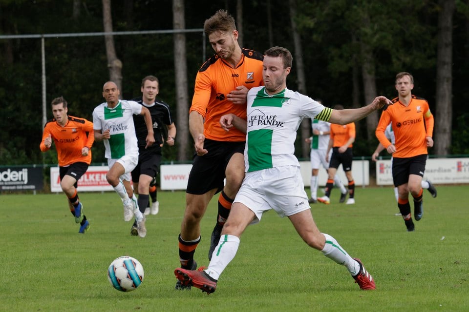 Aanvoerder Rick van der Velden was met een goal en twee assists de grote man aan Hilversumse zijde in de derby tegen Altius.