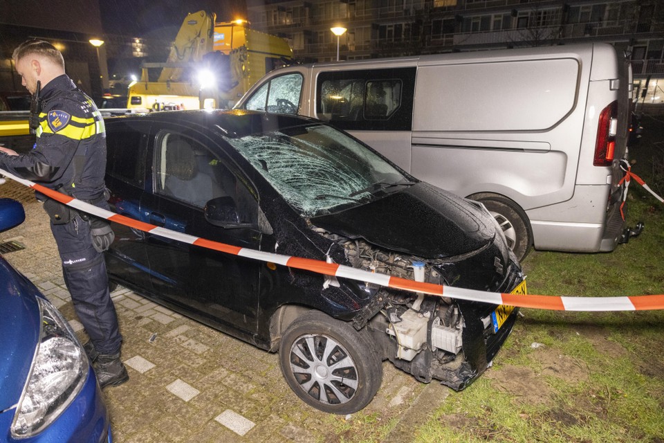 De auto die bij het ongeval betrokken was is uiteindelijk aan de Schiplaan in IJmuiden aangetroffen. De wagen is door de politie in beslag genomen voor onderzoek.