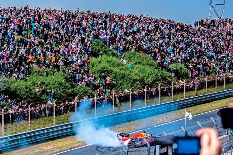 Max Verstappen afgelopen voorjaar tijdens een driftdemo bij de Jumbo Racedagen op Circuit Zandvoort.