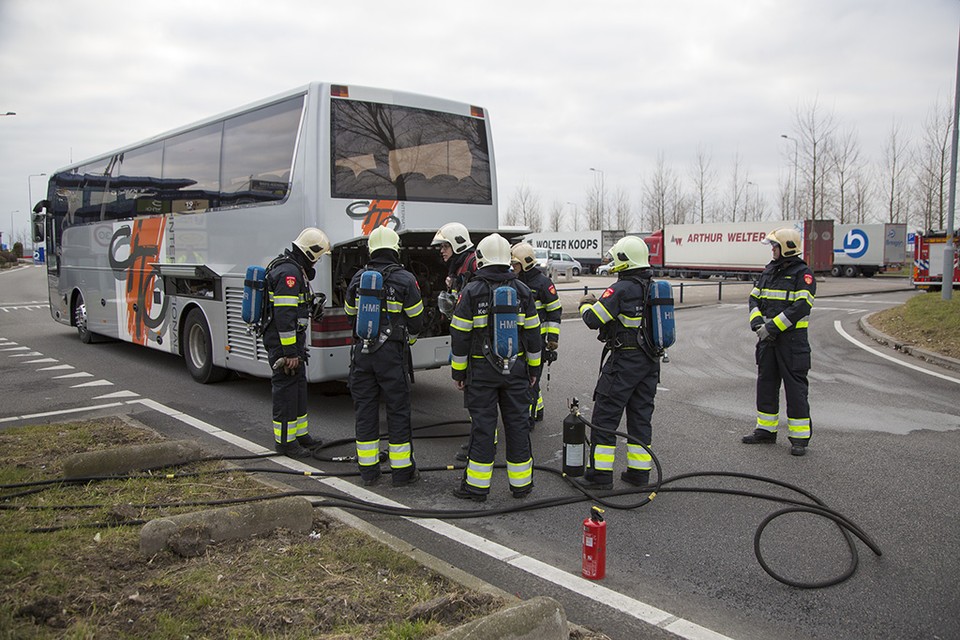 Brand in bus langs de A4 bij Hoofddorp/
Foto: Michel van Bergen
