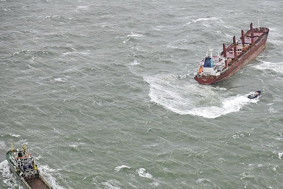 Het stuurloze vrachtschip Julietta D had vorige week voor een ramp kunnen zorgen, meent de Nederlandse Vissersbond.