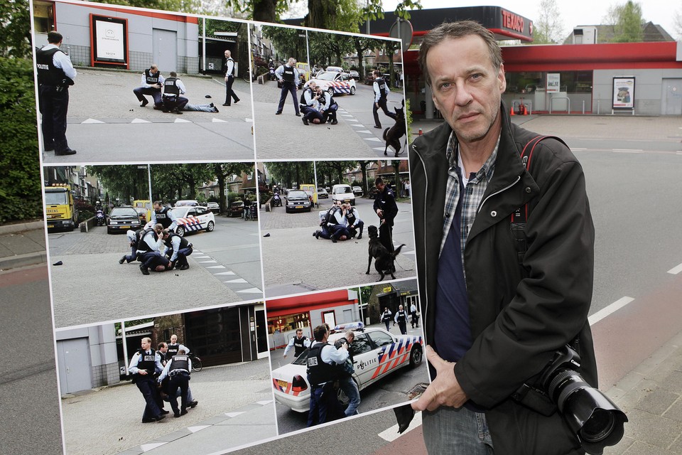 Persfotograaf Alexander Marks van Studio Kastermans met de bekendste foto’s van zijn leven, de arrestatie van Volkert van der G.