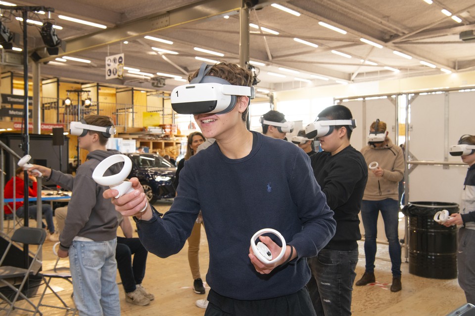 De workshop met VR-brillen is populair.