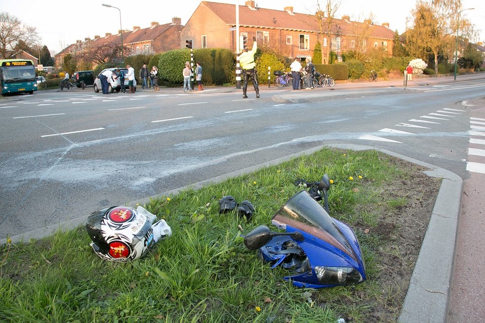 Motor total loss op Ossendamweg in Soest . Foto Caspar Huurdeman