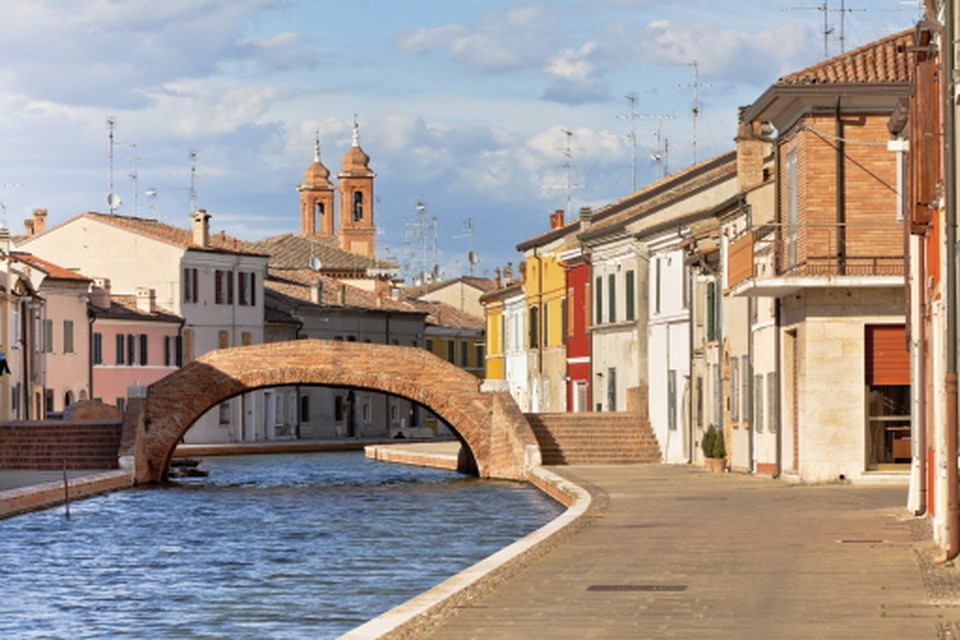 Comacchio, gebouwd op dertien eilandjes die met bruggetjes onderling zijn verbonden. (Foto: iStockphoto Getty)