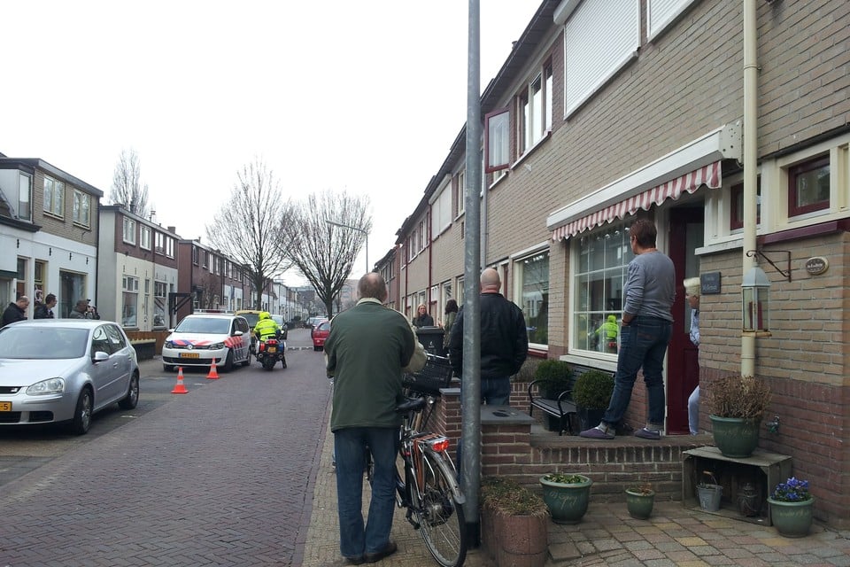 Woningen Bakkerstraat Hilversum ontruimd wegens explosief. Foto Studio Kastermans